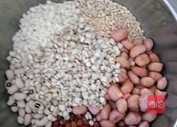 杂粮粥的做法图解1