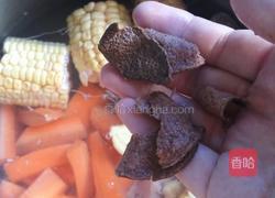 玉米扁鱼菜干汤的做法图解4