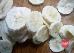 炸牛奶香蕉片的做法图解2
