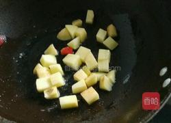 五彩腊肠蔬菜丁的做法图解4