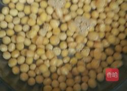 红烧黄豆猪蹄的做法图解2