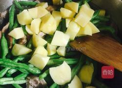 土豆炖豆角的做法图解4