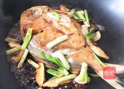 红烧鲳鱼虾仁的做法图解5