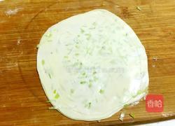 饺子皮葱花饼的做法图解6