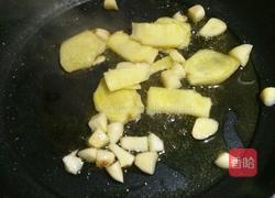 蒜苔炒腊肉的做法图解3