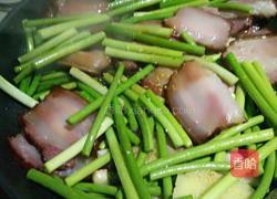 蒜苔炒腊肉的做法图解6