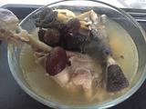 胡椒根沙仁猪肚煲鸡