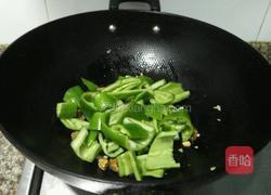辣椒炒淡菜干的做法图解7