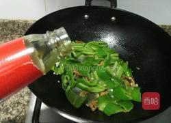 辣椒炒淡菜干的做法图解9