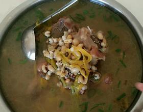 黄花菜黄豆薏米筒骨汤[图]