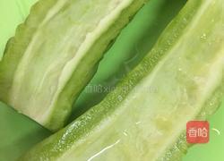 苦瓜炒鸡蛋的做法图解2