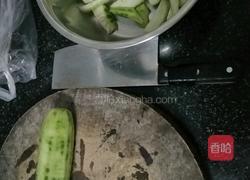 丝瓜炒肉的做法图解1