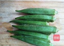 秋葵炒腊肠的做法图解2