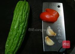 凉拌苦瓜的做法图解1