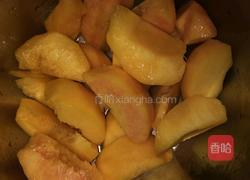 冰糖黄桃罐头的做法图解1