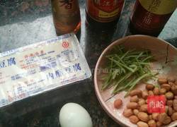 皮蛋豆腐的做法图解1