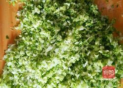 白菜虾仁饺子的做法图解3