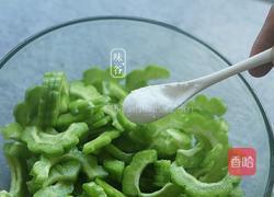 苦瓜炒鸡蛋的做法图解3