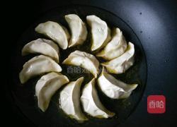 煎锅贴饺的做法图解8
