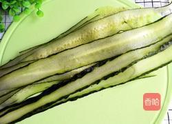 响油黄瓜卷的做法图解2