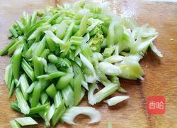 芹菜炒肉丝的做法图解2