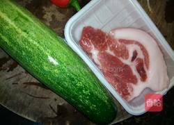 青瓜炒瘦肉的做法图解1