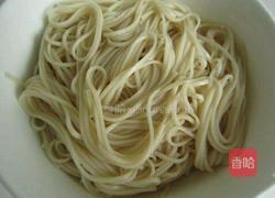 香辣拌面的做法图解1