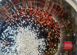 杂粮稀饭的做法图解1