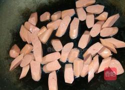 甜椒豆芽炒鸡肉肠的做法图解2