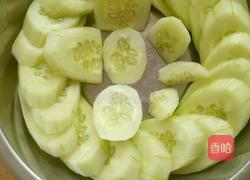 白糖冰镇黄瓜的做法图解2