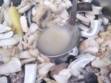 新鲜松茸鲍鱼边鸡汤