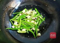 青椒炒野生菌的做法图解8