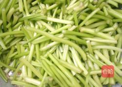 清炒山芋秧杆的做法图解2