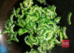 梅菜肉馅炒苦瓜的做法图解1
