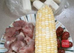 玉米山药排骨汤的做法图解1