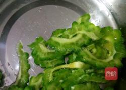 凉拌苦瓜（酱苦瓜片）的做法图解3