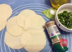 葱油饼(饺子皮版)的做法图解2