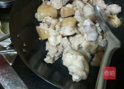 莲藕玉米猪脚汤的做法图解4