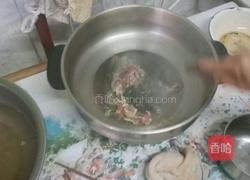 西兰花炒肉的做法图解1