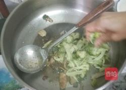 西兰花炒肉的做法图解4