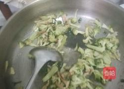 西兰花炒肉的做法图解5