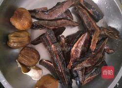 灵芝鸡骨草煲猪横脷的做法图解2