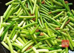 蒜苗炒肉的做法图解3