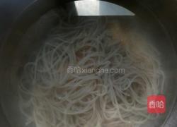 鸡蛋虾仁红椒粉丝面（中氏龙卷风面）的做法图解5