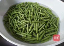 鸡肉焖豆角的做法图解1
