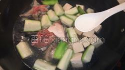 丝瓜豆腐鱼头汤的做法图解6