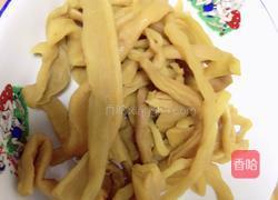 萝卜条炒毛豆的做法图解2