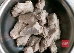 胡萝卜玉米排骨汤的做法图解5