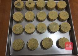 蛋黄豆沙月饼的做法图解17