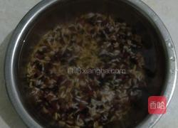 红豆黑米杂粮粥的做法图解3